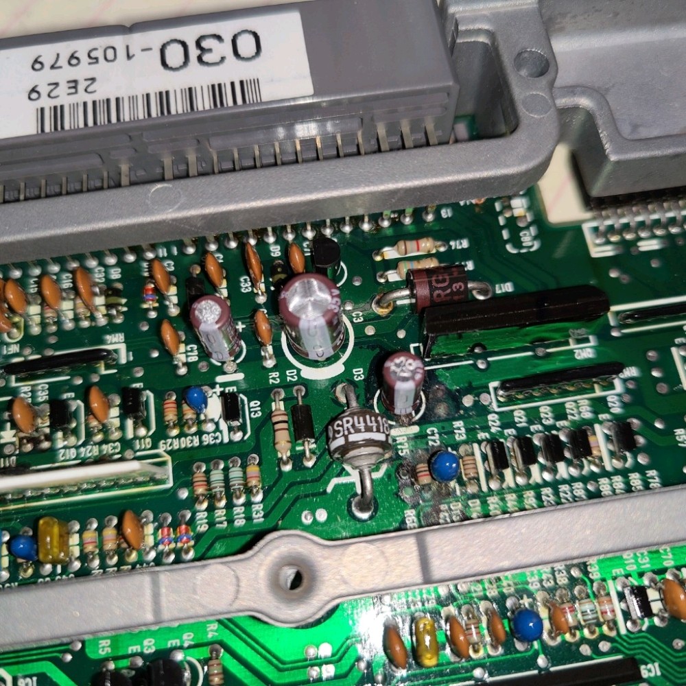 ECU修理　コンデンサ交換